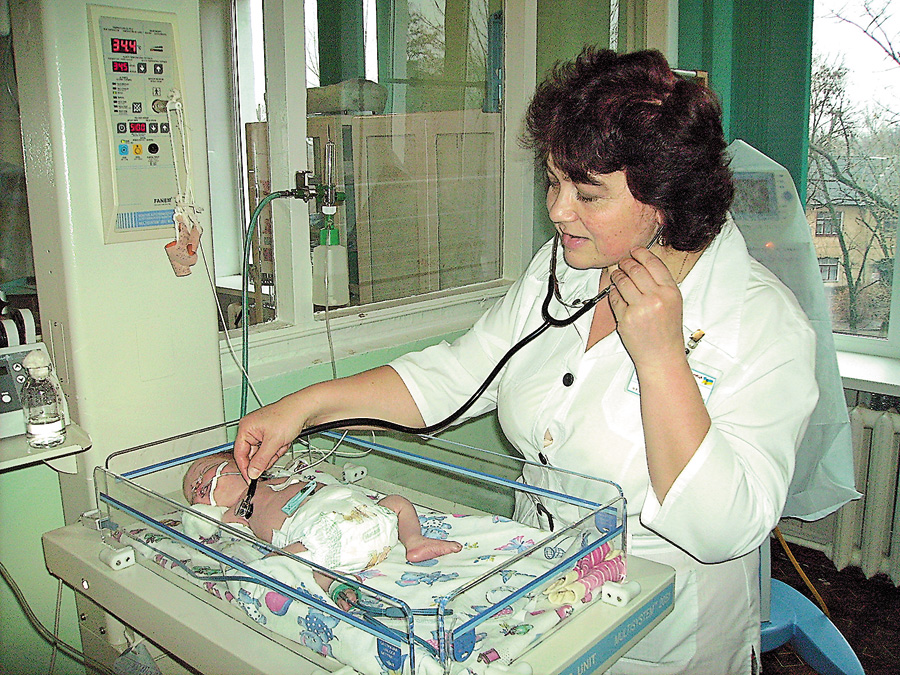 Медики вишукують будь-які можливості, щоб допомогти немовлятам і молодим мамам. Фото автора 